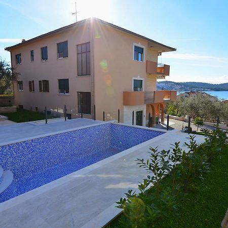 Apartments Villa Coratina Trogir Buitenkant foto