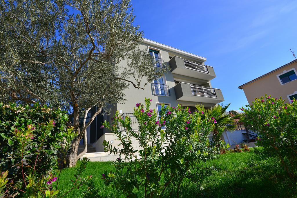 Apartments Villa Coratina Trogir Buitenkant foto