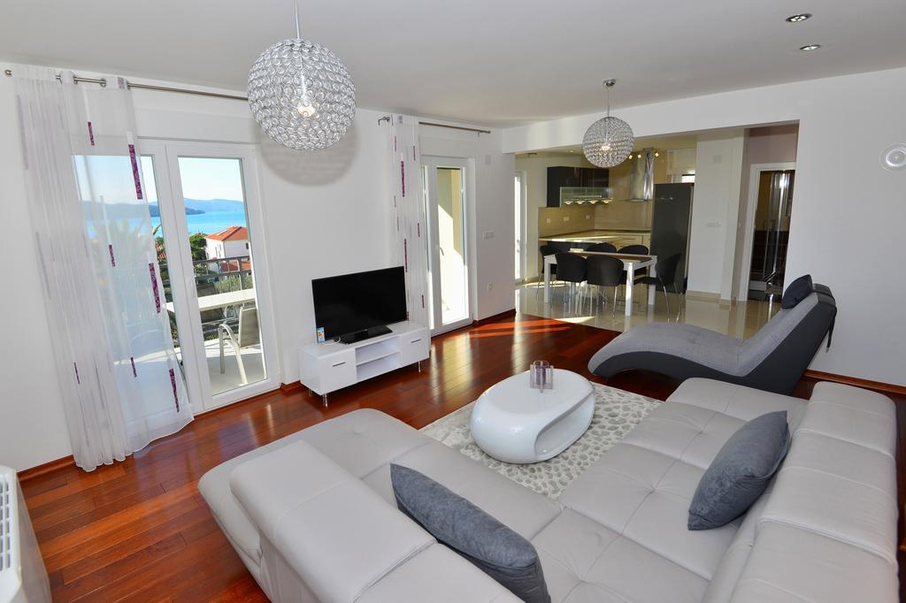 Apartments Villa Coratina Trogir Buitenkant foto