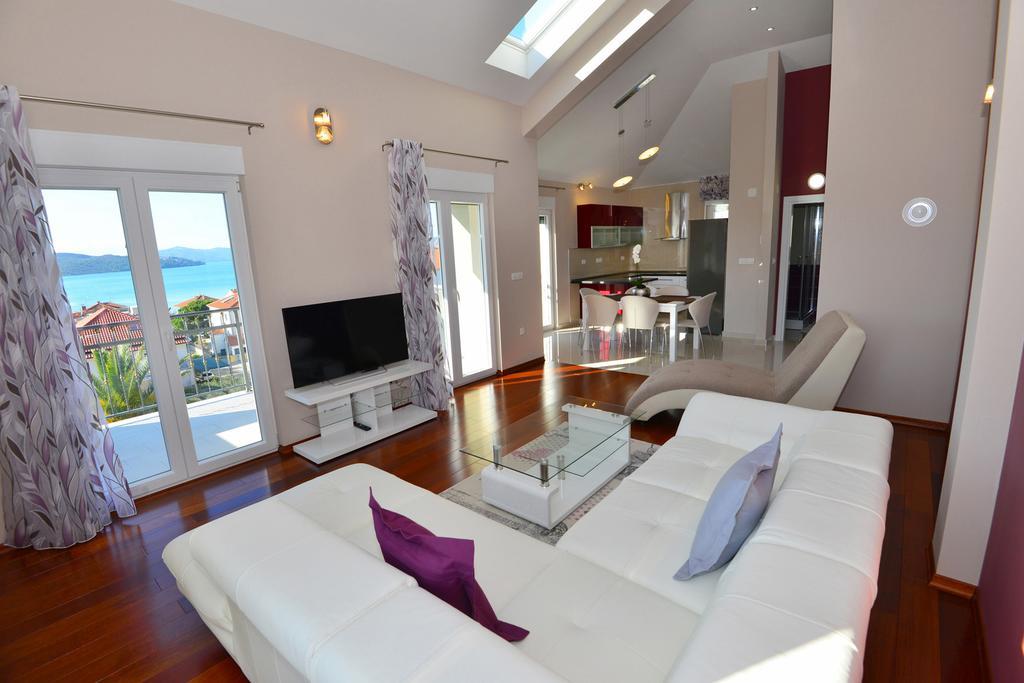 Apartments Villa Coratina Trogir Buitenkant foto