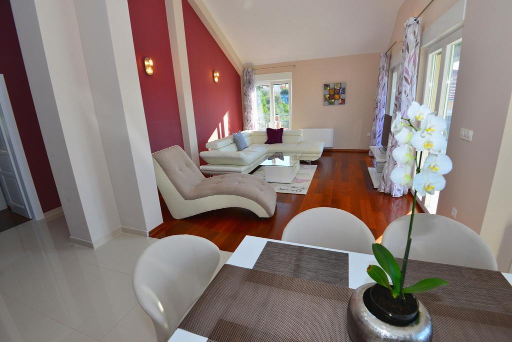 Apartments Villa Coratina Trogir Buitenkant foto