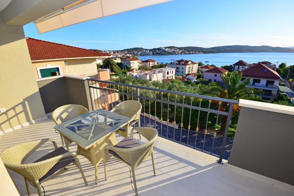 Apartments Villa Coratina Trogir Buitenkant foto
